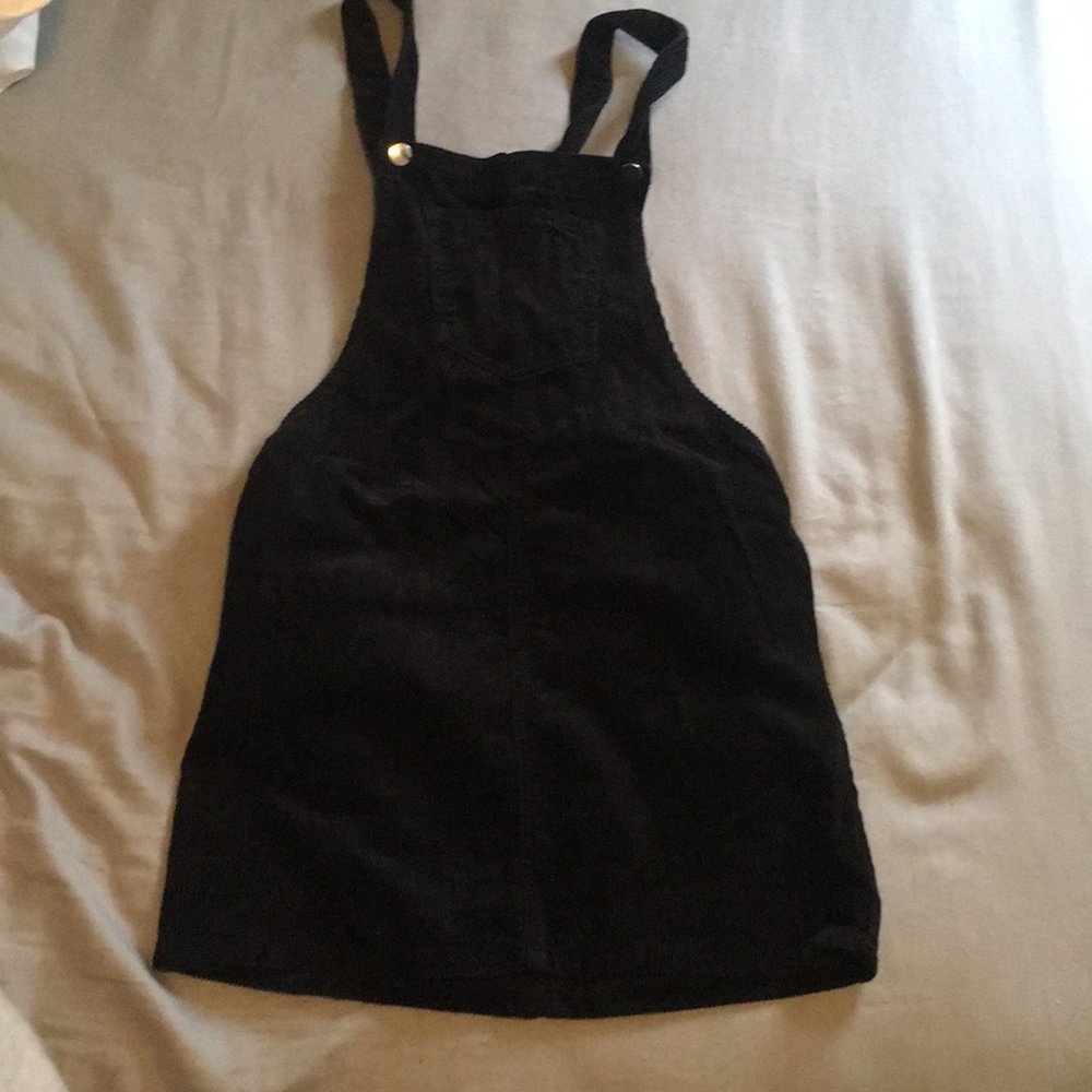 Black bib pocket dress